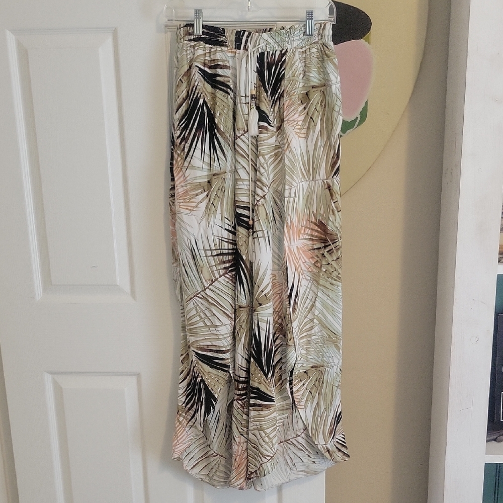 Label of Love SzM LeafPrint Wide-Leg open wrap style at legs elastic waist Pants